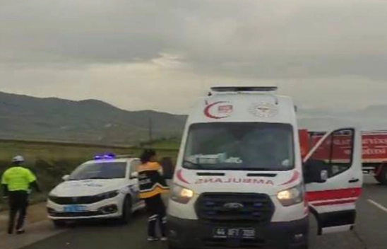 Otomobiller kafa kafaya çarpıştı: 2 ölü, 2 yaralı