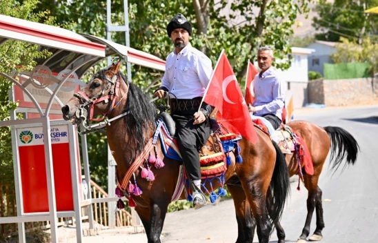 Rahvan At Yarışında Birincilik Malatya'dan: Jokey Hamurkesen'e 5 Bin TL Ödül