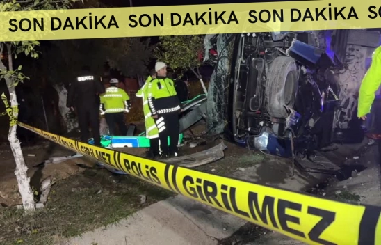 Sarıçam'da otobüs kazası: 8 kişi ambulanslarla hastanelere kaldırıldı