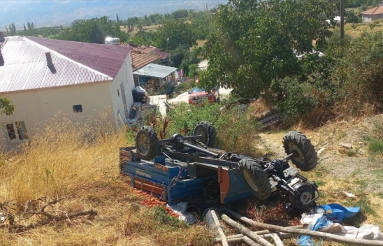 Tarım aracı devrildi, 1 kişi yaralandı