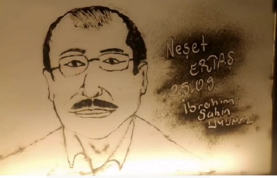 Uyumaz'dan Neşet Ertaş Temalı Kum Sanatı Çalışması