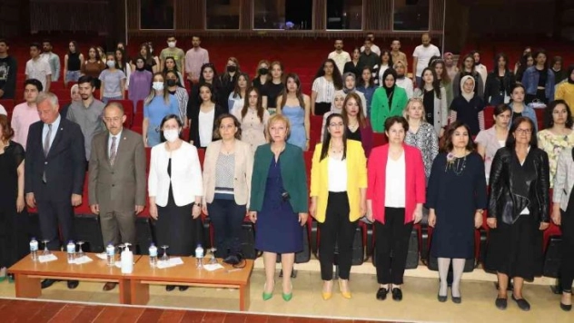 ''Geçmişten günümüze hemşirelikte değerler'' sempozyumu