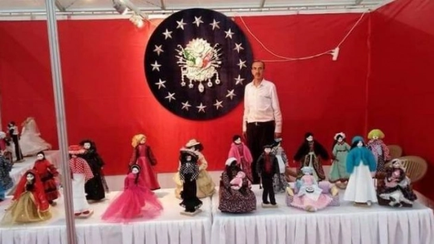 Aşhan Bacı bebekleri usta öğreticisine sanatçı kimlik kartı