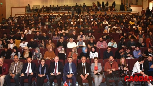 'Çevrimiçi Gençlik-Dijital Çağda Medya Okuryazarlığı Forumu' düzenlendi