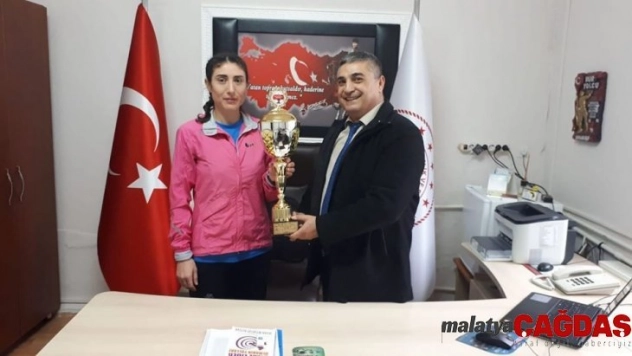 'Cumhuriyet Şehitleri Ulusal Koşusu'nu Sebahat Akpınar kazandı