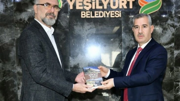 Dağın Şeyhi ve Sultan' okurlarıyla buluştu