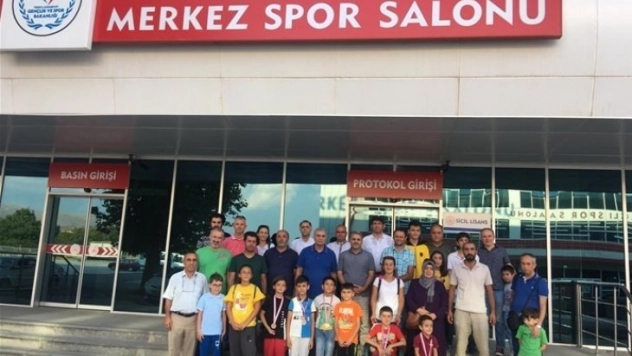 DMD'nin Farkında Ol Düşenin Dostu Ol satranç turnuvası