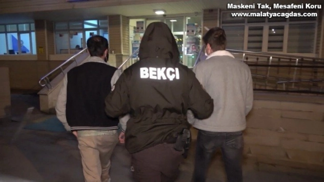 Dur ihtarına uymayan 2 kişi, polisten kaçamadı: 3 bin 150'şer lira ceza yedi