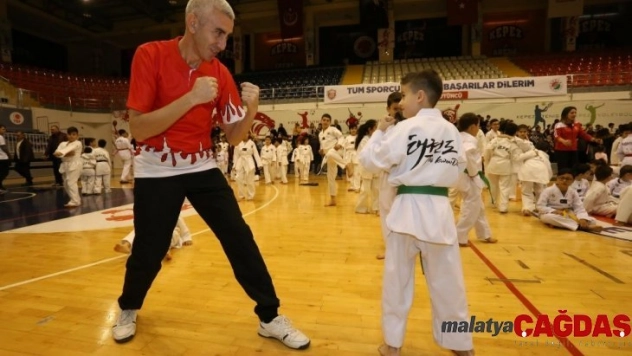 'Eyvah! Ringde Babam Var' etkinliğinde babalar çocuklarıyla ringe çıktı