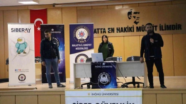 Güvenli İnternet Kullanımı ve Siber Zorbalıklar konferansı