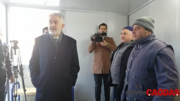 'Isparta'da günlük yevmiye işçileri beklerken artık üşümeyecek, ıslanmayacak'