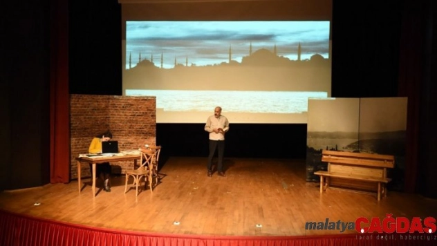 'İstiklal' oyunu evinde