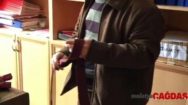'Jet Kravatçı' kravatı 1 saniyede bağlıyor