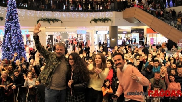 'Kırk Yalan' filmine İzmir'de özel gala