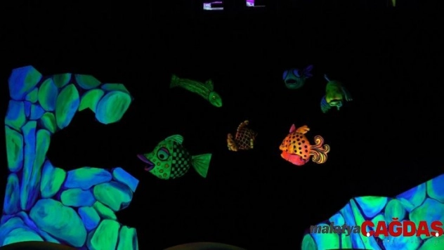 'Küçük Kara Balık' oyunu ilçelerde çocuklarla buluşuyor