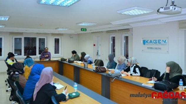 'Kurgu mu? Gerçek mi?' başlıklı okuma tartışma grubu dersleri başladı