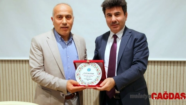 'Millî Şairin Gözüyle 21. Yüzyılın Safahatı' konferansı