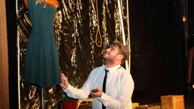 'Nihayet Bitti' adlı tiyatro oyunu Elazığ'da seyircisiyle buluştu