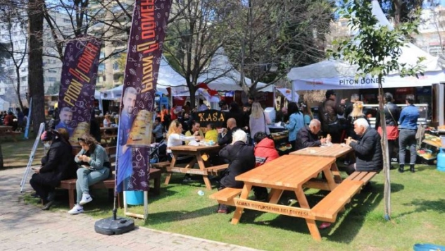 'Piton Döner' Portakal Çiçeği Karnavalı'na damga vurdu