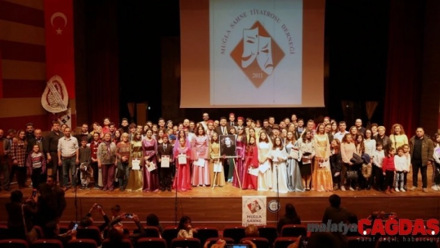 'Senede Bir Gün' tiyatro severlerle buluştu