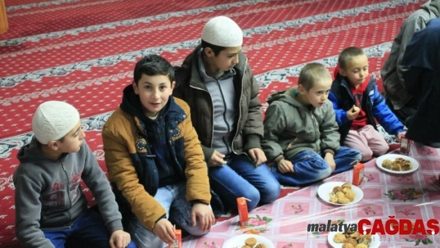 'Vatanına bağlı gençler yetiştirmeyi hedefliyoruz'