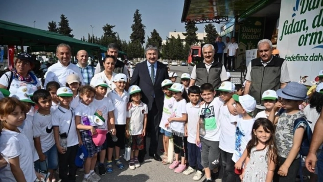 'Yeşil Vatan Tırı'na öğrencilerden yoğun ilgi