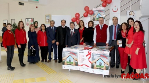 1 Aralık 'Dünya AİDS Günü'nde Farkındalık Standı Açıldı