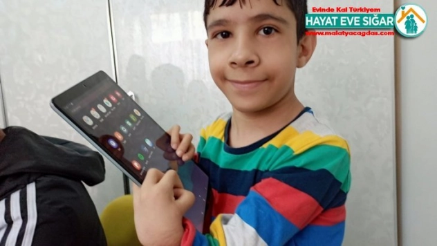 10 yaşındaki Rızgar  ameliyattan sonra hayaline kavuştu