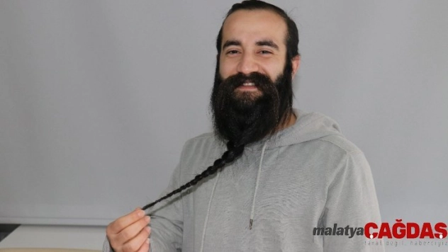 10 yıldır uzattığı sakalını satışa çıkardı