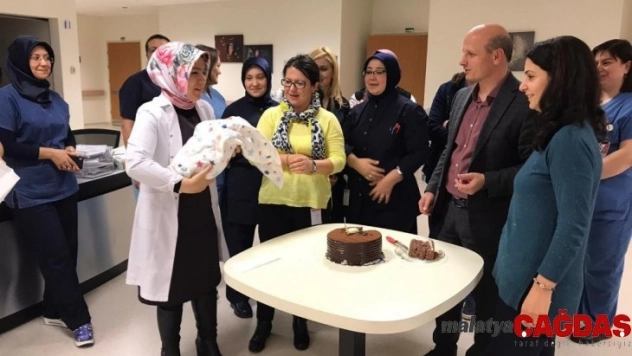 100. bebek için 'Hoş Geldin' pastası