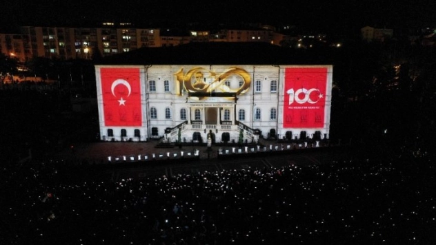 100. yıl heyecanı, Kongre binasının duvarlarında hayat buldu