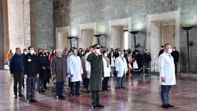 100. Yıl Sağlık Grubu'ndan Anıtkabir'e ziyaret