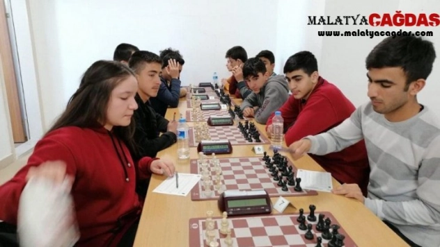 100. yıl Satranç Turnuvasında çekişme