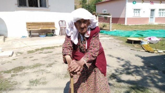 105 yaşında bastonuyla halay çeken Sabayi nine konuştu