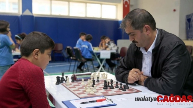 11 yaşındaki Muhammed, 42 yaşındaki rakibiyle kıyasıya yarıştı