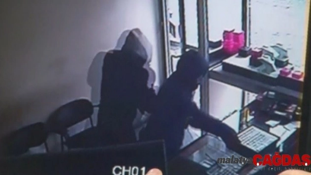 1,2 milyon liralık soygun...Ormana gömmüşlerdi...Altınları geri verdiler tahliye edildiler