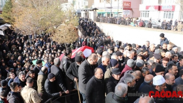 13. katlı binanın terasından düşerek ölen genç hakim toprağa verildi