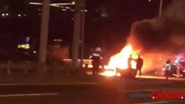 15 Temmuz Şehitler Köprüsü çıkışında araç yangını