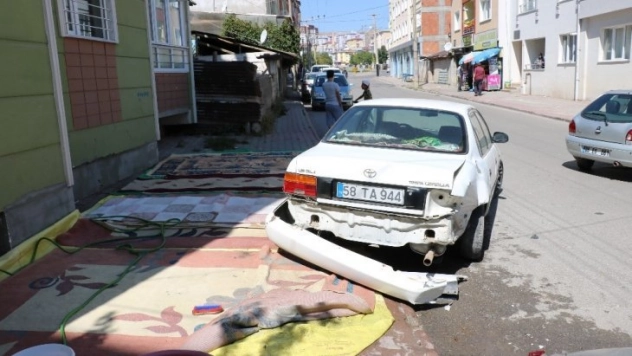 15 yaşındaki sürücü ortalığı birbirine kattı: 1 yaralı