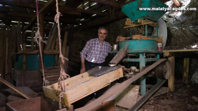 150 yıllık değirmen teknolojiye direniyor