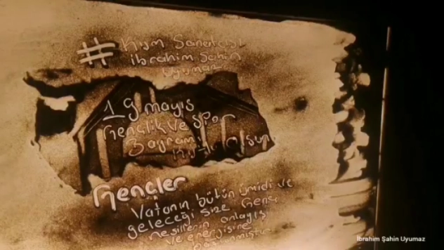 19 Mayıs Kum Sanatı Çalışmam İyi Seyirler.