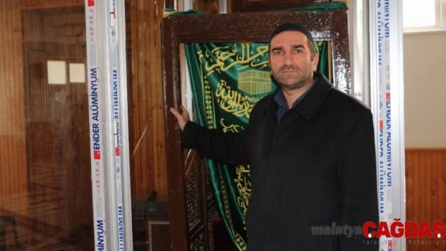 2 bin 200 parçanın birbirine geçirilmesi ile yapılan minber tarihe ışık tutuyor