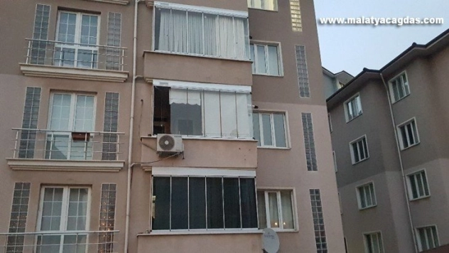 2. kattan düşen bebek ölümden döndü