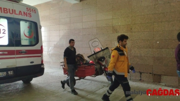 2 otomobil çarpıştı, 4 Yaralı