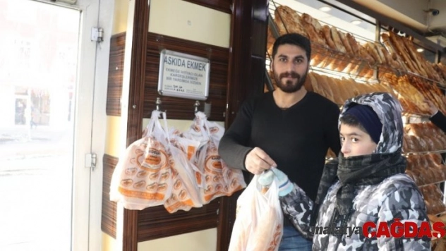 200 ekmek her gün askıda