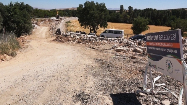 Yeşilyurt'ta doğalgaz çalışmalarına engel olan evler yıkıldı