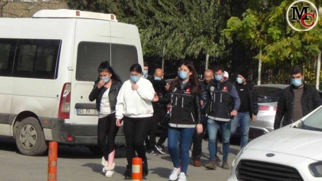 217 kilogram eroinle yakalanan 5 zanlı adliyede