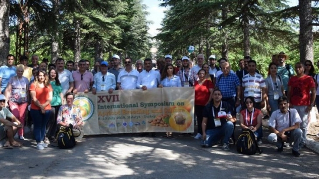 22 ülke Akademisyeninden Kayısı Araştırma Ziyaret