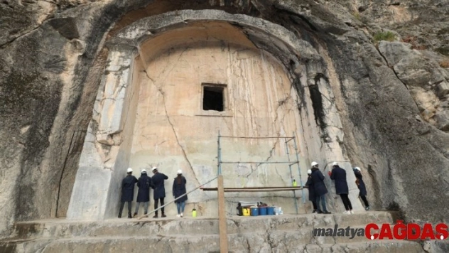 2200 yıllık Aynalı Mağara üniversitelilerin bakımında