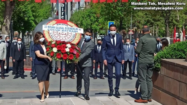 23 Nisan'a sade kutlama